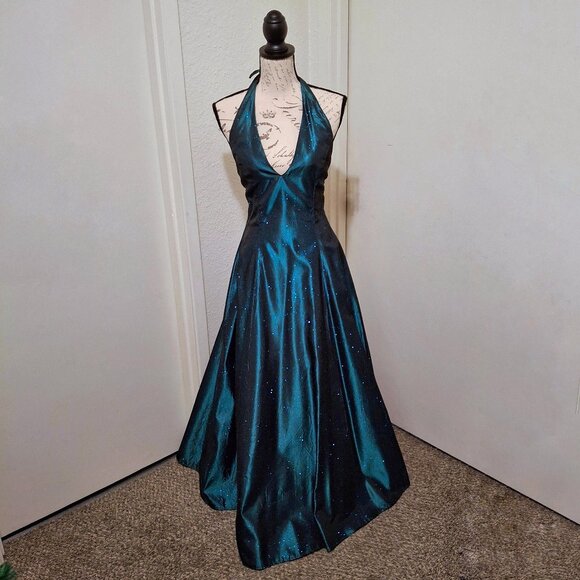 Scott McClintock Dresses & Skirts - Scott Mcclintock Green Halter Neck Gown